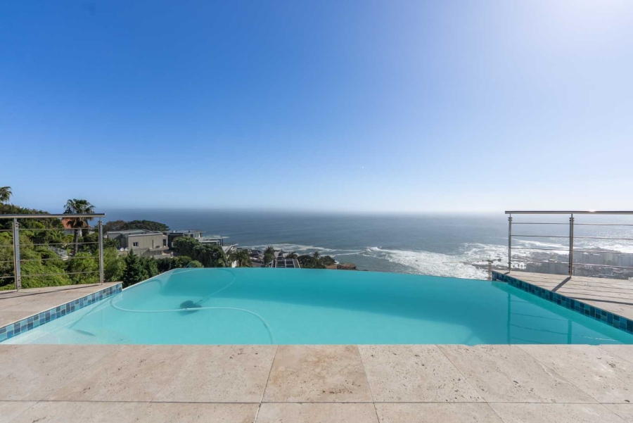 8 Bedroom Property for Sale in Bantry Bay Western Cape